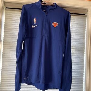 NEW YORK KNICKS NBA NIKE LIGHTWEIGHT 1/4 ZIP PULLOVER DRI FIT New